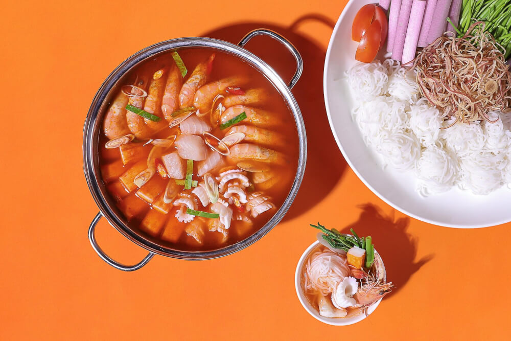 Lẩu Hải Sản Thái Lan mang đến hương vị đậm đà cho bàn tiệc