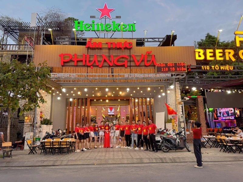 Chủ đề trang trí nên được thống nhất sớm để nhà hàng chuẩn bị đồng bộ (Nguồn ảnh: Internet)