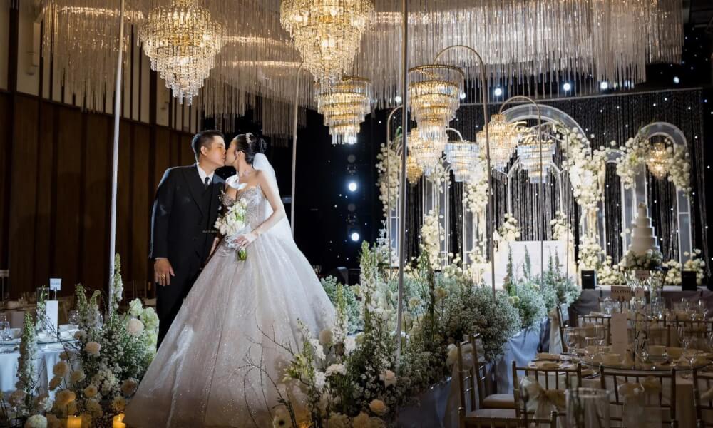 Riverside Palace nổi bật với sảnh rộng, tầm nhìn thoáng cho cả tiệc cưới trong nhà lẫn ngoài trời (Nguồn: Internet)