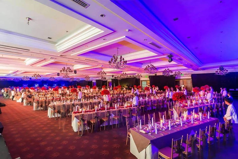 Trung tâm sự kiện Riverside Palace phù hợp cho các đêm gala và tiệc tri ân cuối năm
